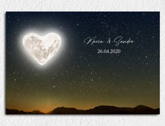 Personalisierte Leinwand Mond in Herzform mit Namen und Datum